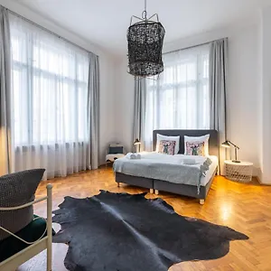 Charming 1 Bedroom In The Center Of Apartment